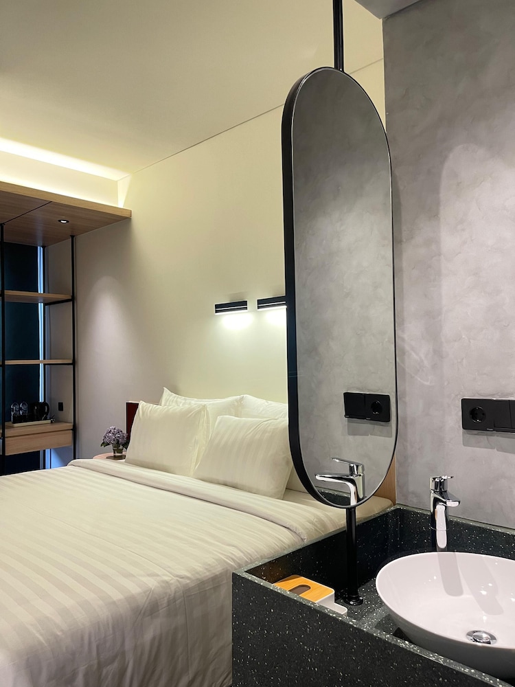 Atooi Hotel Alam Sutera 32/33