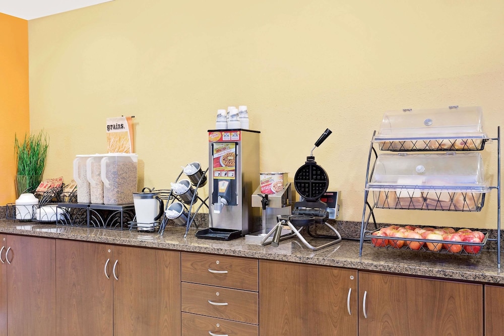 Microtel Inn & Suites by Wyndham Princeton 17/27