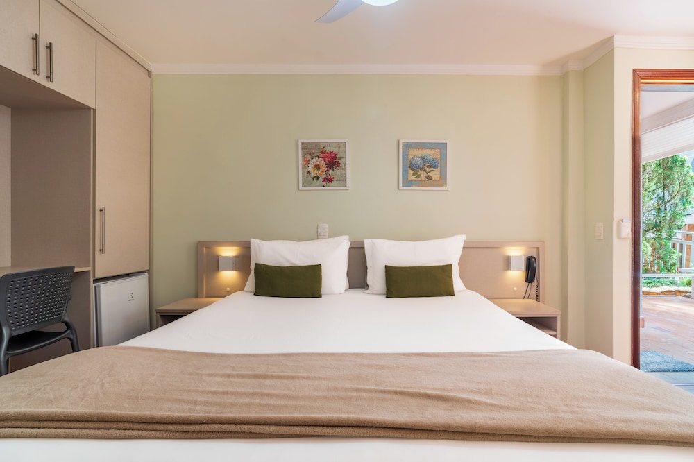 DELUXE, DOUBLE BED