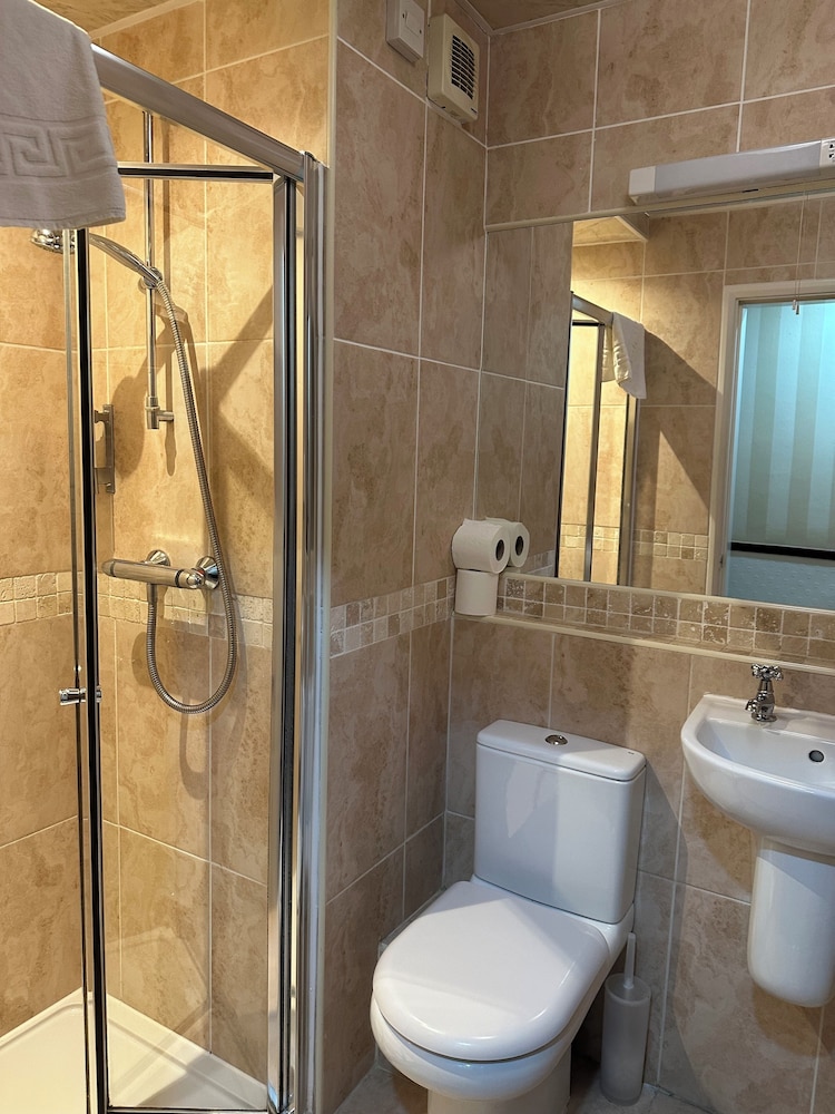 Normanhurst Hotel 47/50