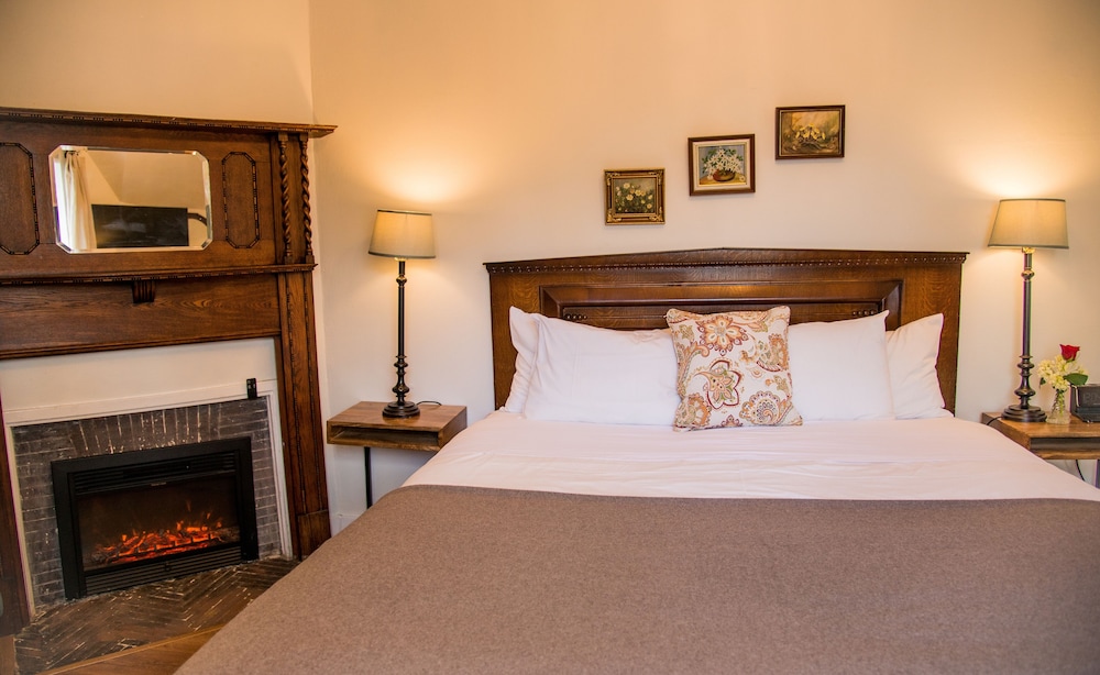 Cedar Gables Inn 22/68