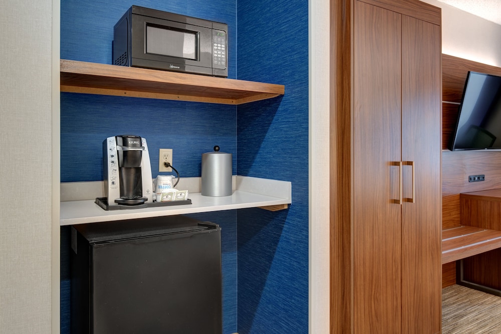 Holiday Inn Express & Suites West Long Branch - Eatontown 6/74