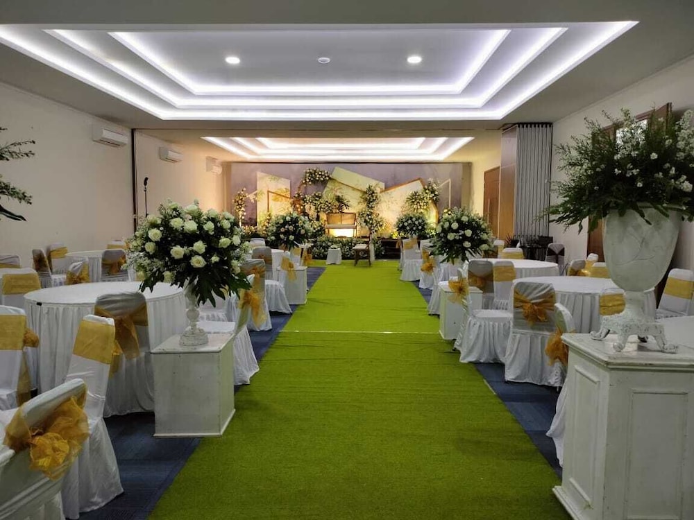Front One Hotel Tulungagung 17/25
