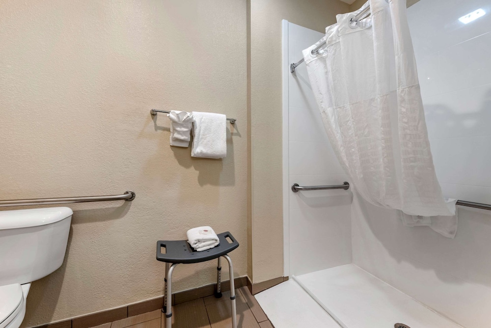Comfort Inn Suites Pueblo 4/24