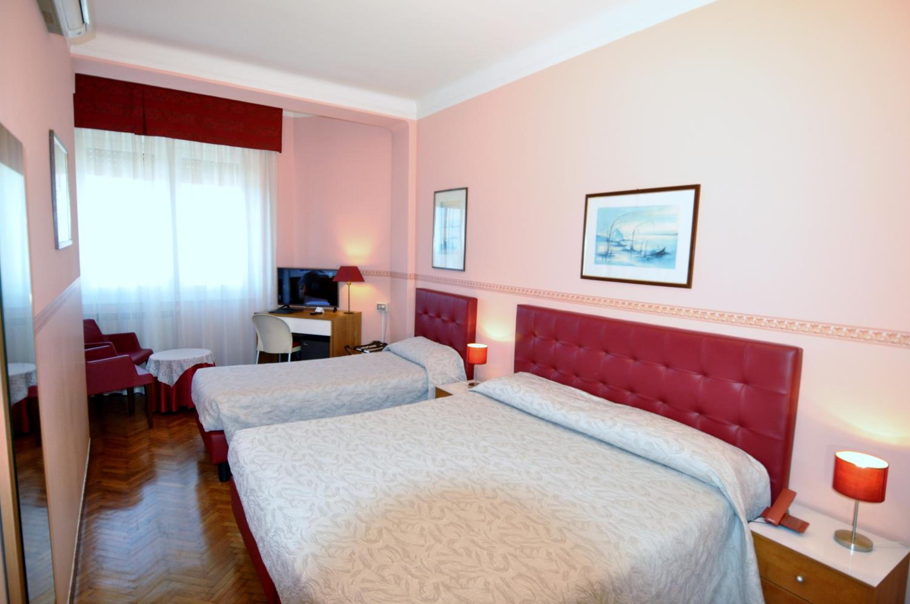 Room, Triple