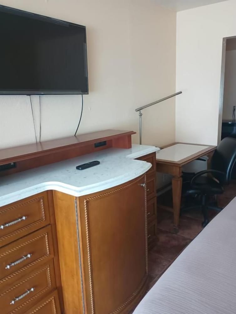 Altamonte Springs Hotel and Suites 32/40