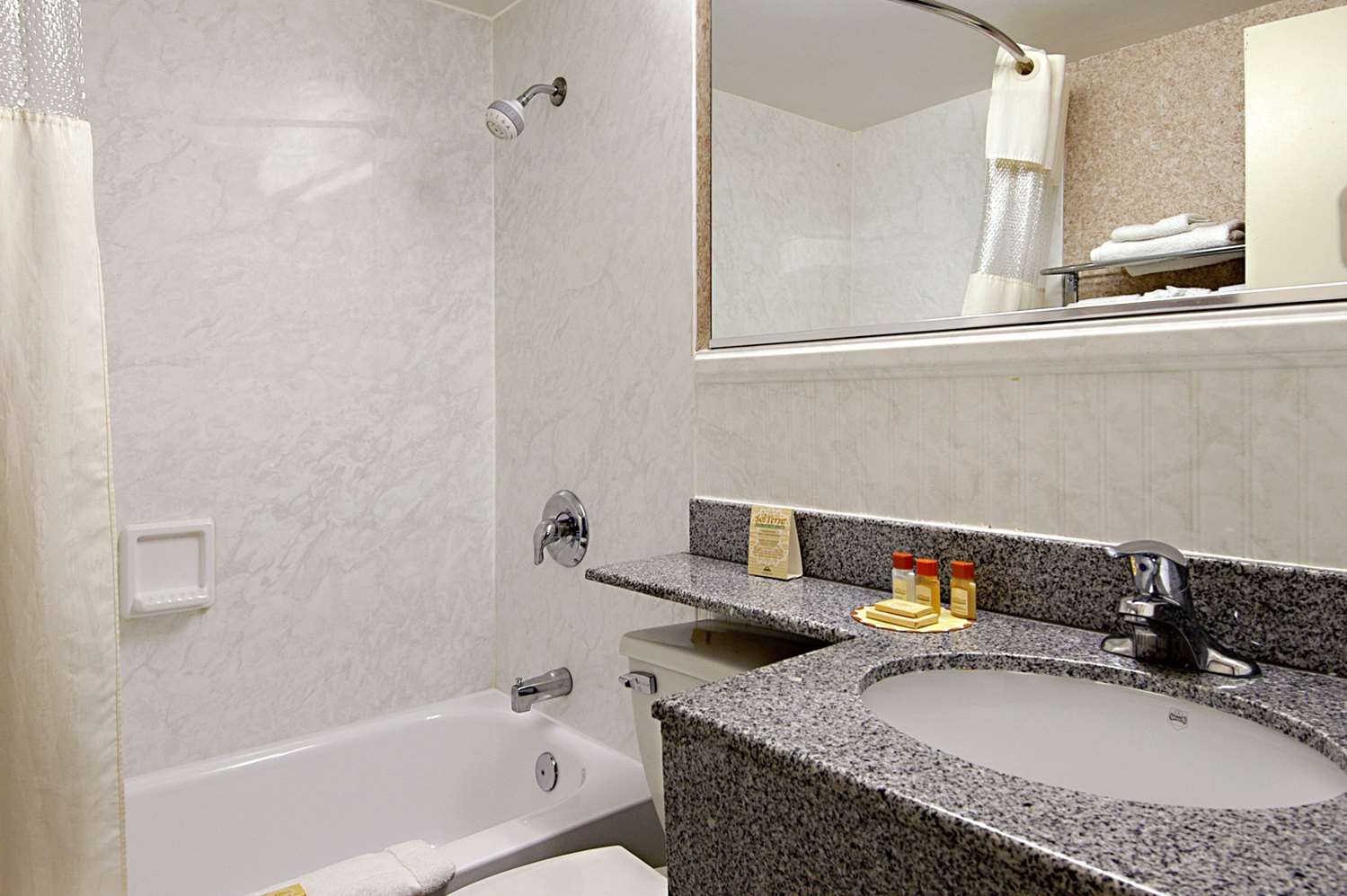 Days Inn By Wyndham Atlantic City Beachblock 24/24