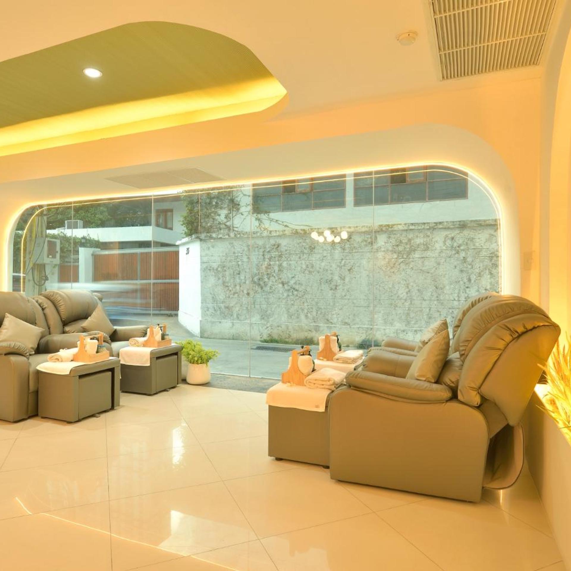 Tori Crown Hotel 34/50