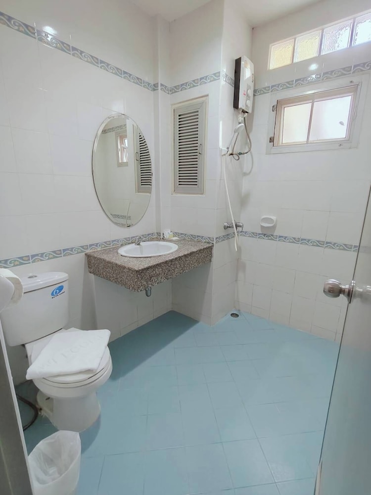 Sabai Hotel 49/50