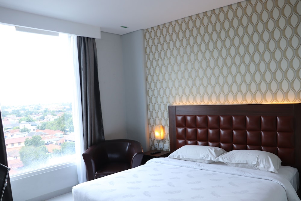 GRAND, DELUXE, DOUBLE BED