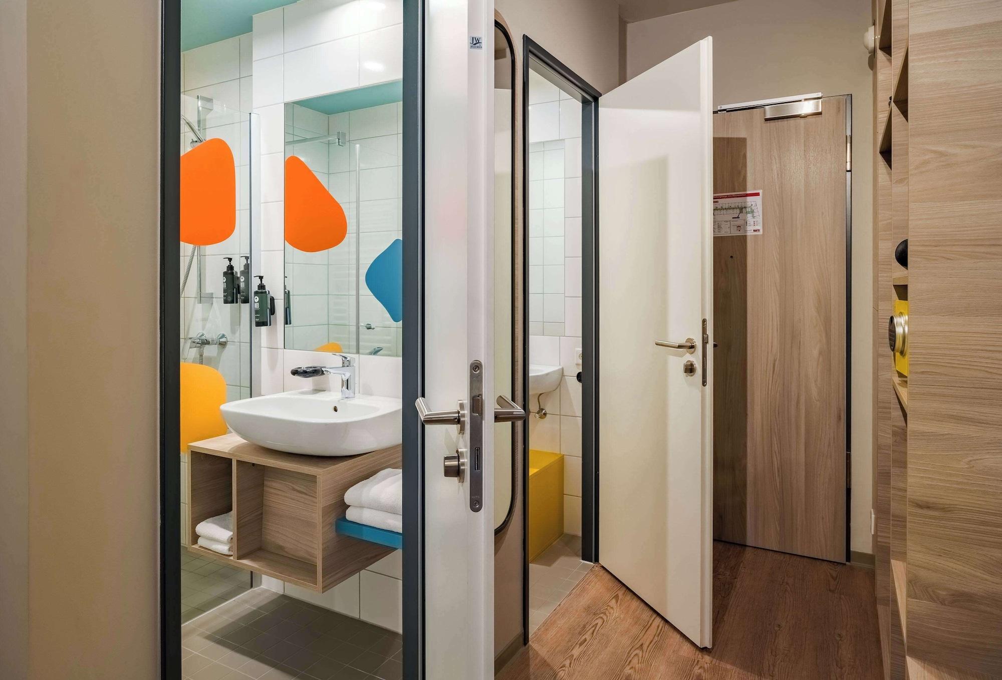 Deluxe, Multiple Beds، Ramada Encore by Wyndham Munich Messe 6/6