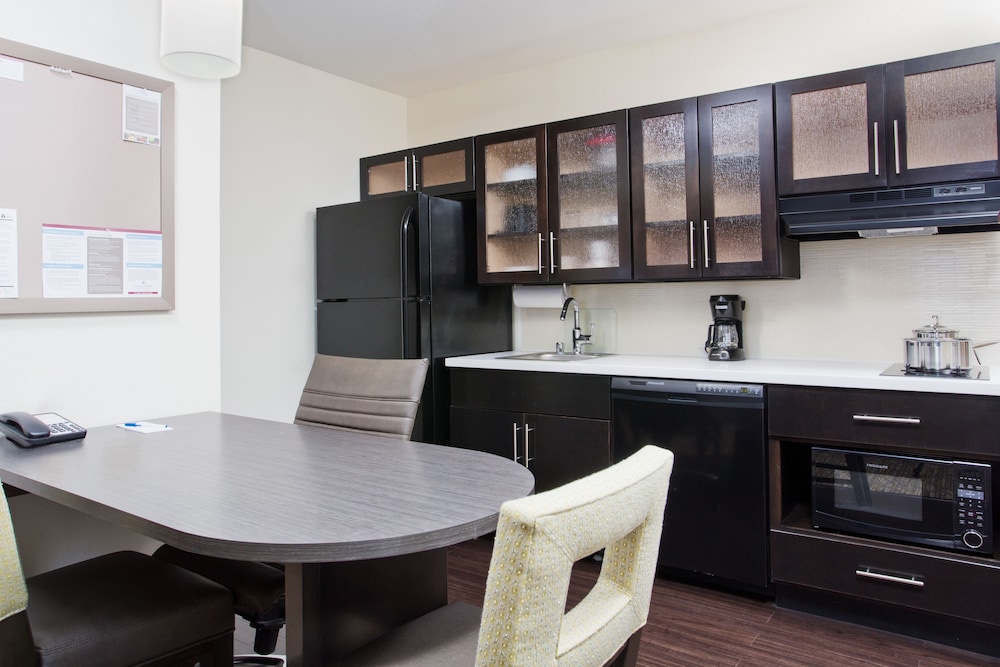 Candlewood Suites Oak Grove - Fort Campbell 48/65