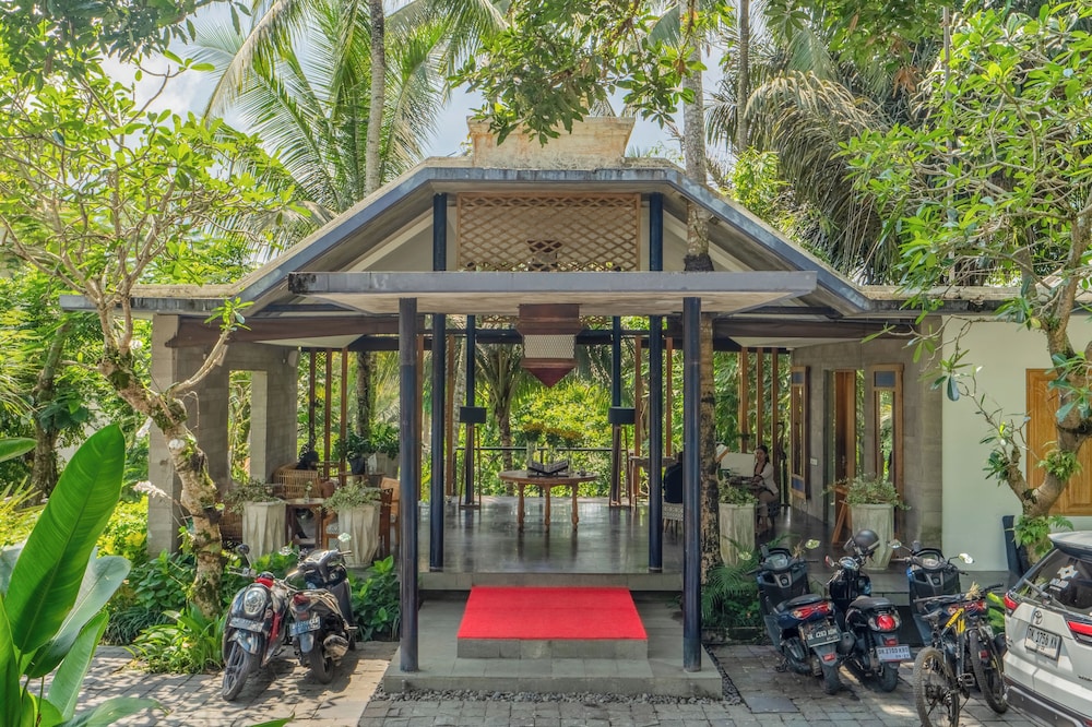 Amora Ubud Boutique Villas 2/48