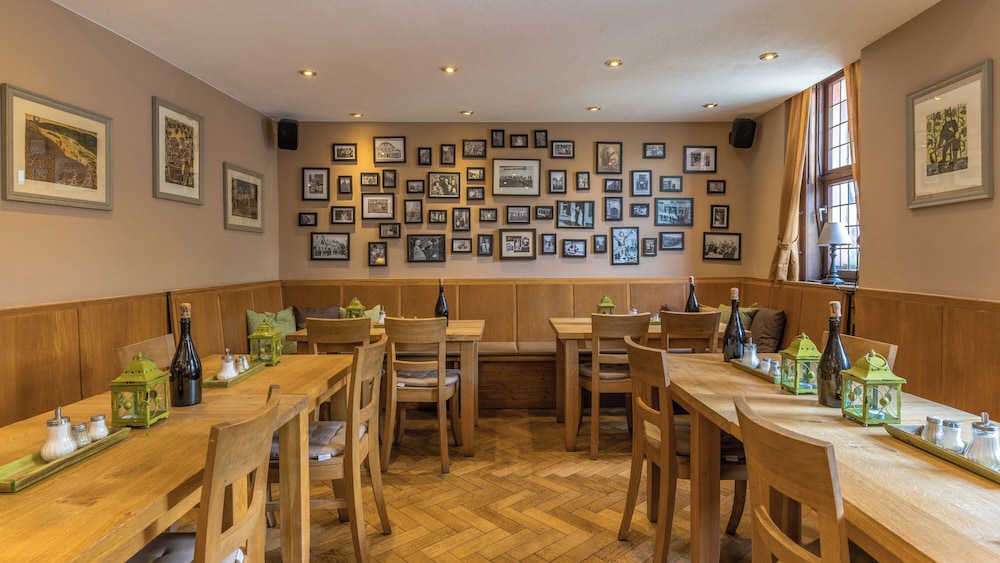 Historisches Hotel Weinrestaurant Zum Grünen Kranz 30/50