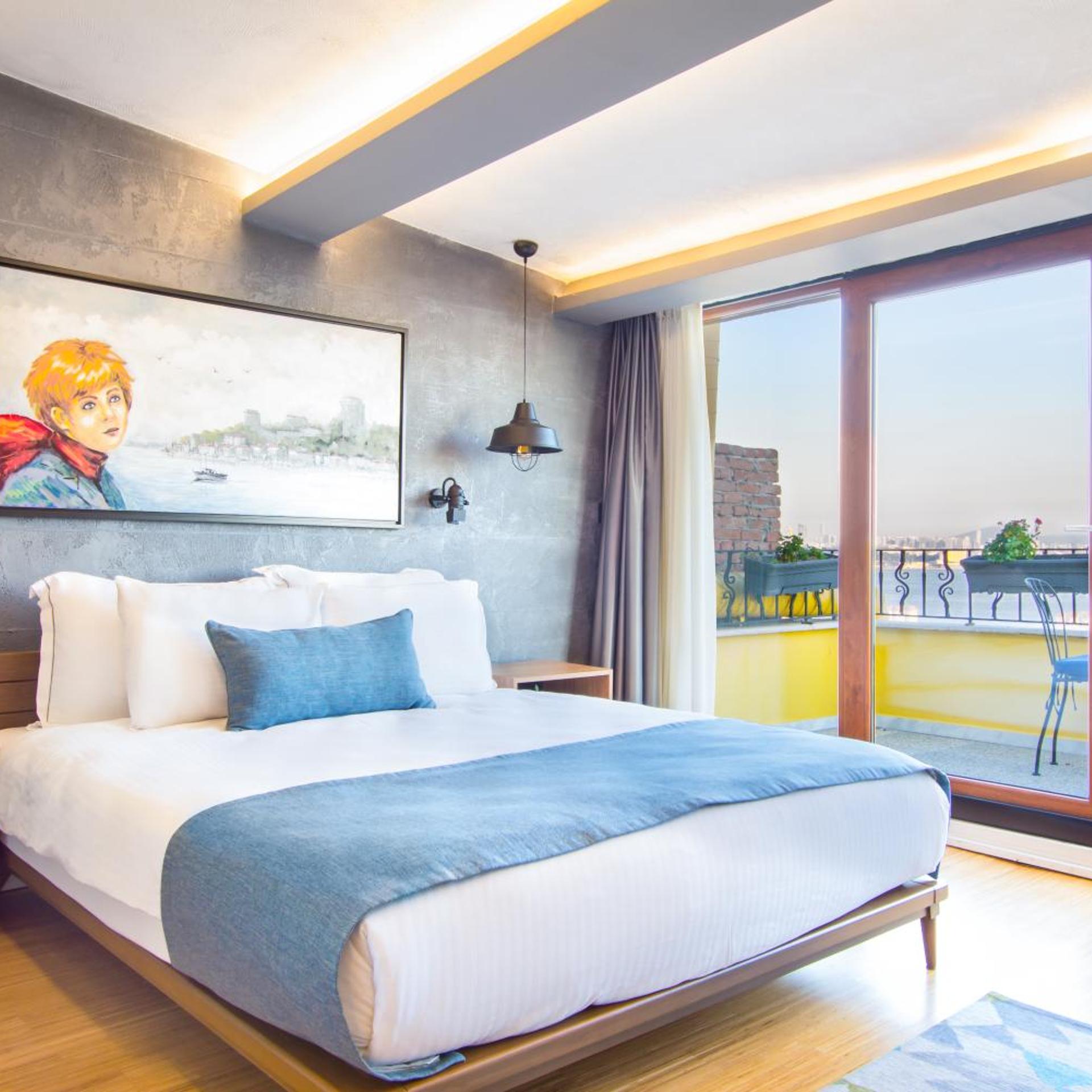 Prime, Balcony