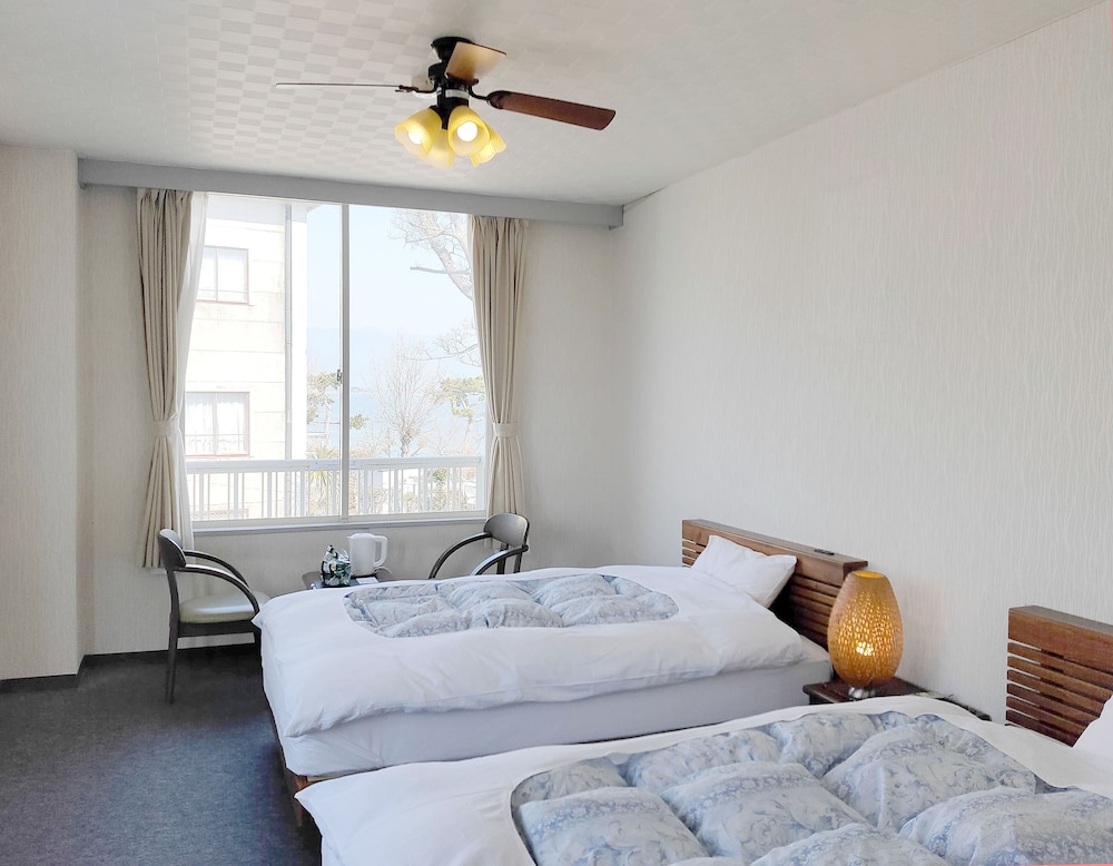 ROOM, TWIN BEDS, LAKE VIEW