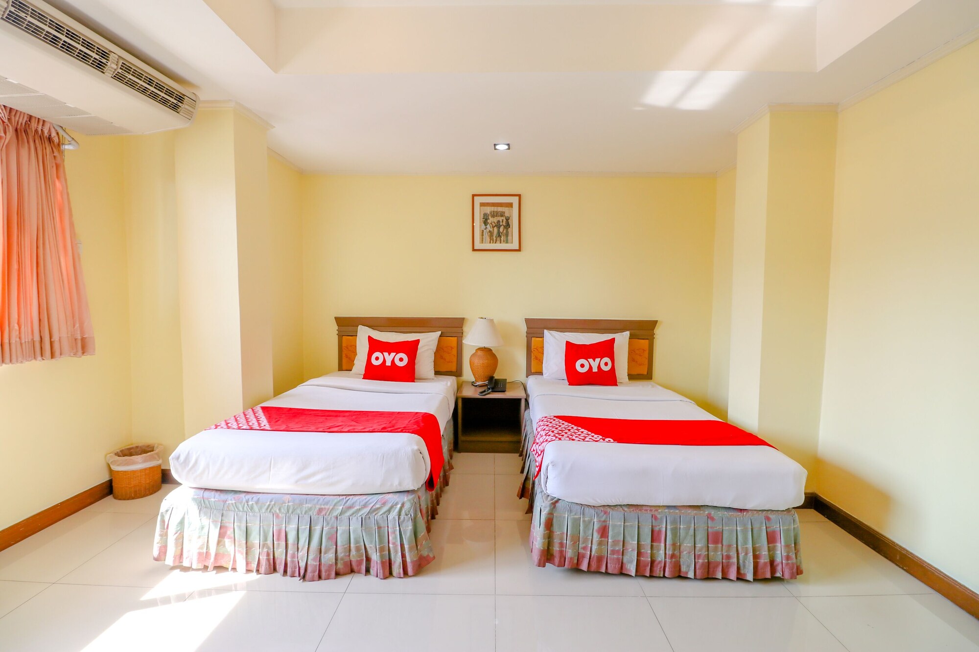 DELUXE, TWIN BEDS