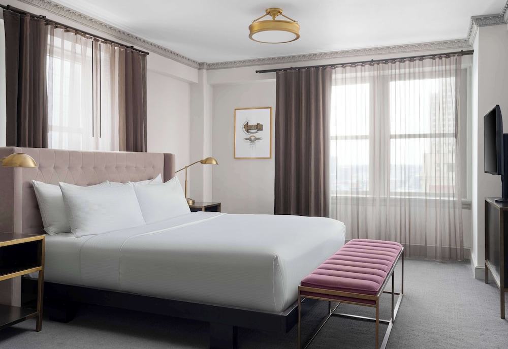 JUNIOR SUITE, KING BED, ACCESSIBLE