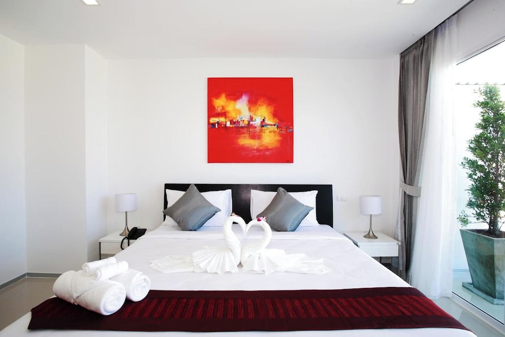 One World One Home Naiharn Hotel by ZUZU 12/50