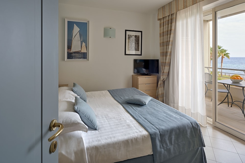 Aregai Marina Hotel Residence 18/67