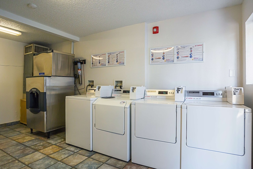 Motel6 Yuma, AZ - East 17/66