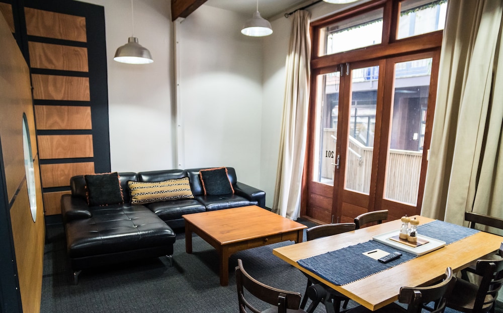 U Boutique Hotel Wellington, SureStay Collection by BW 44/68