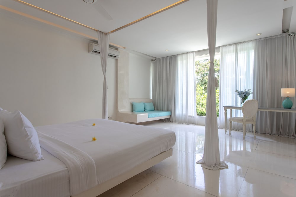 Eden the Residence at the Sea 24/64