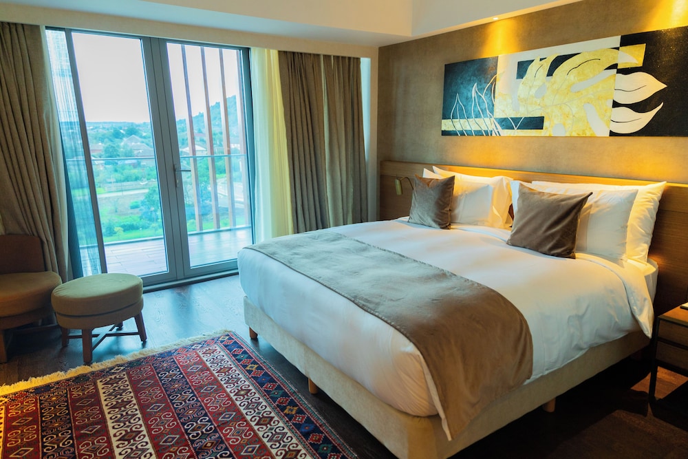 Suite, King Bed, Terrace