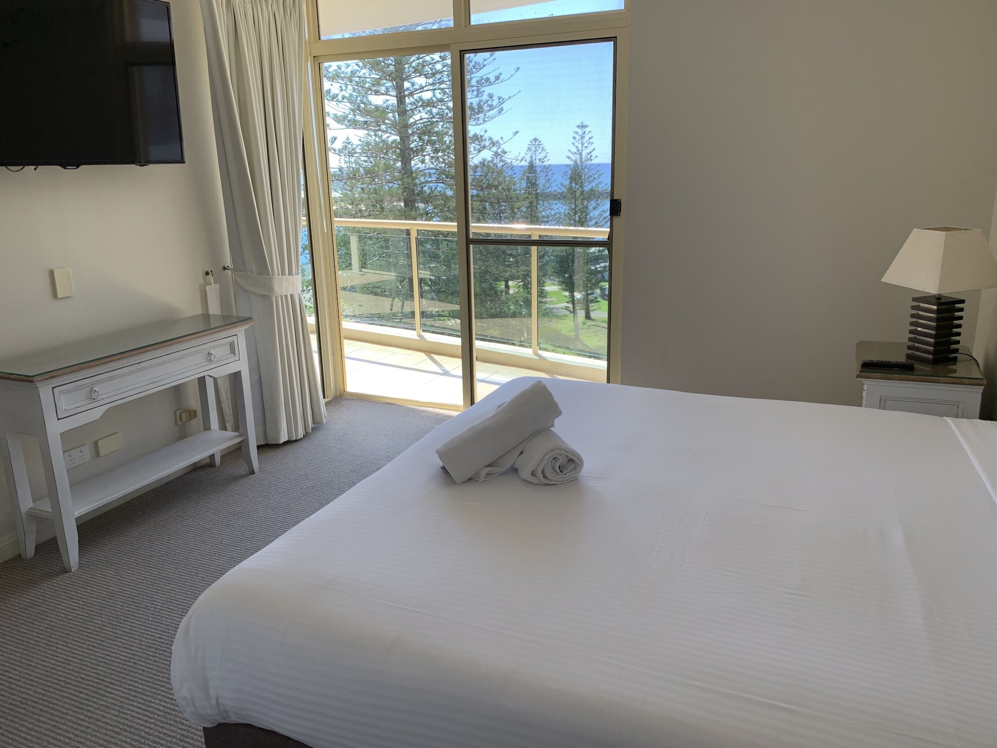 3 BEDROOMS, APARTMENT, WATER VIEW, ACCESSIBLE