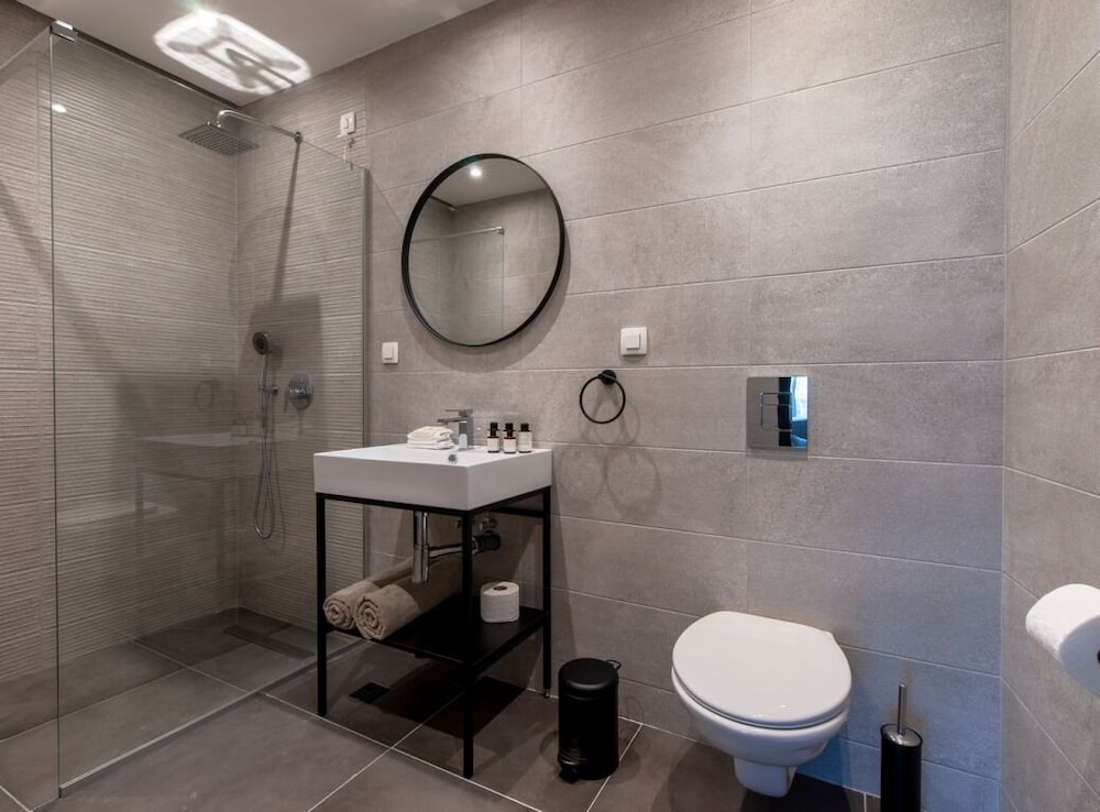 Soho Suites 47/54