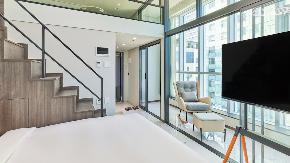 Travelodge Suites Busan Centum 30/68
