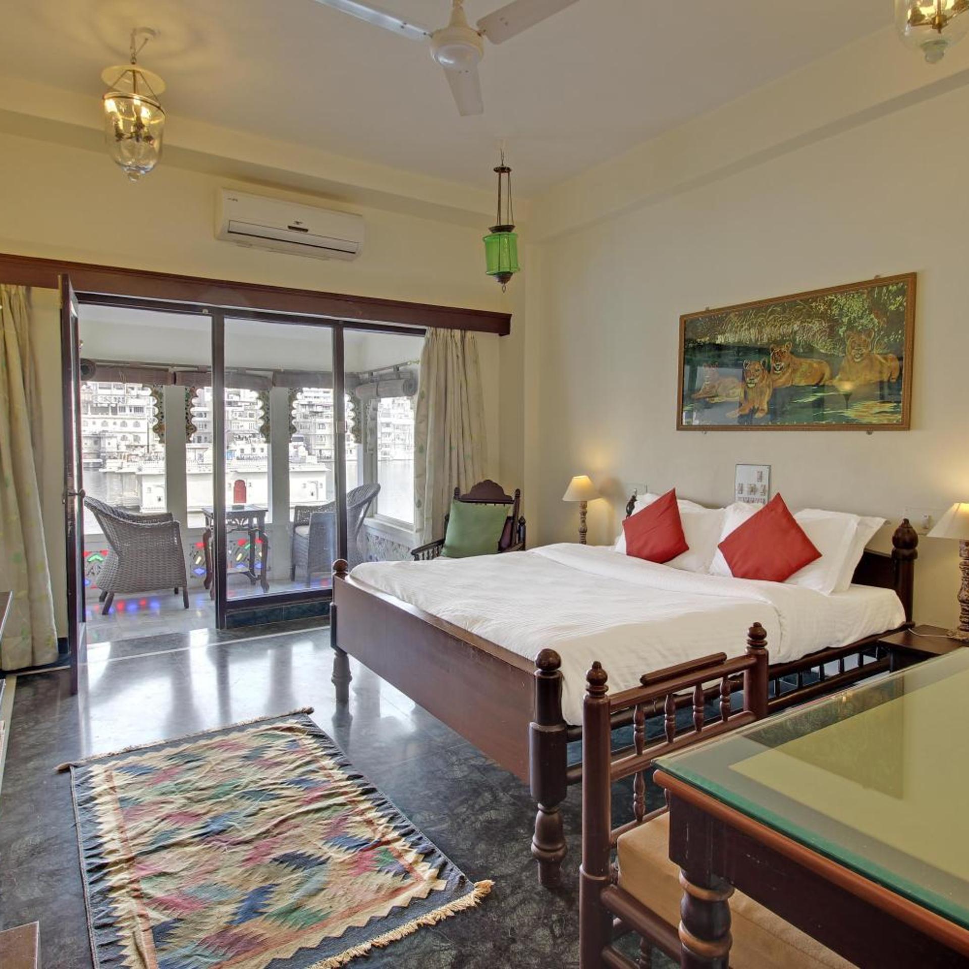 Lake Pichola Hotel 11/25