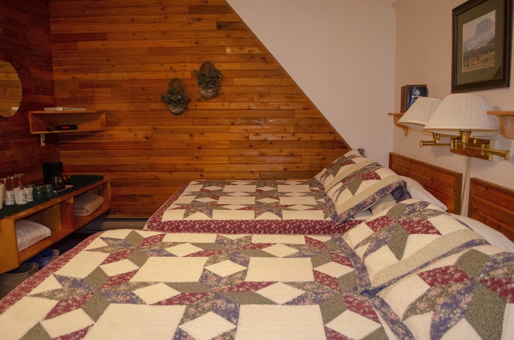 Crandell Mountain Lodge 48/66