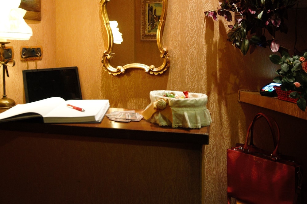 Vatican Holiday Hotel 6/36