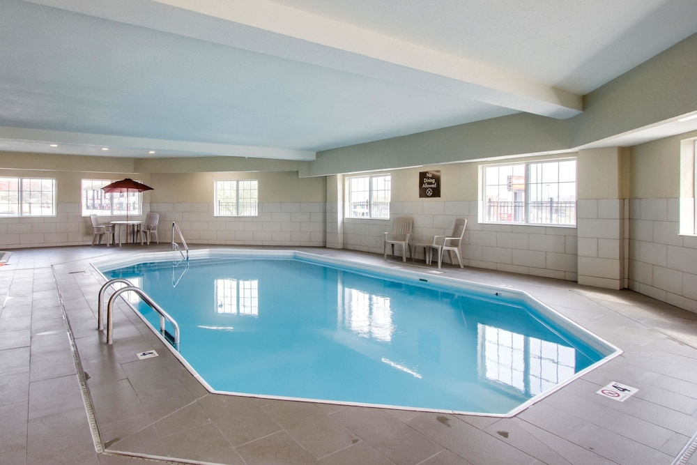 Comfort Inn & Suites Bellevue - Omaha Offutt AFB 2/42