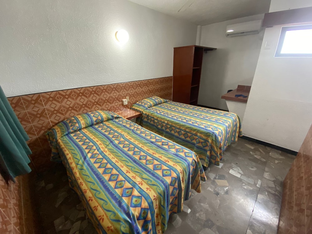 Hotel San Diego 12/36