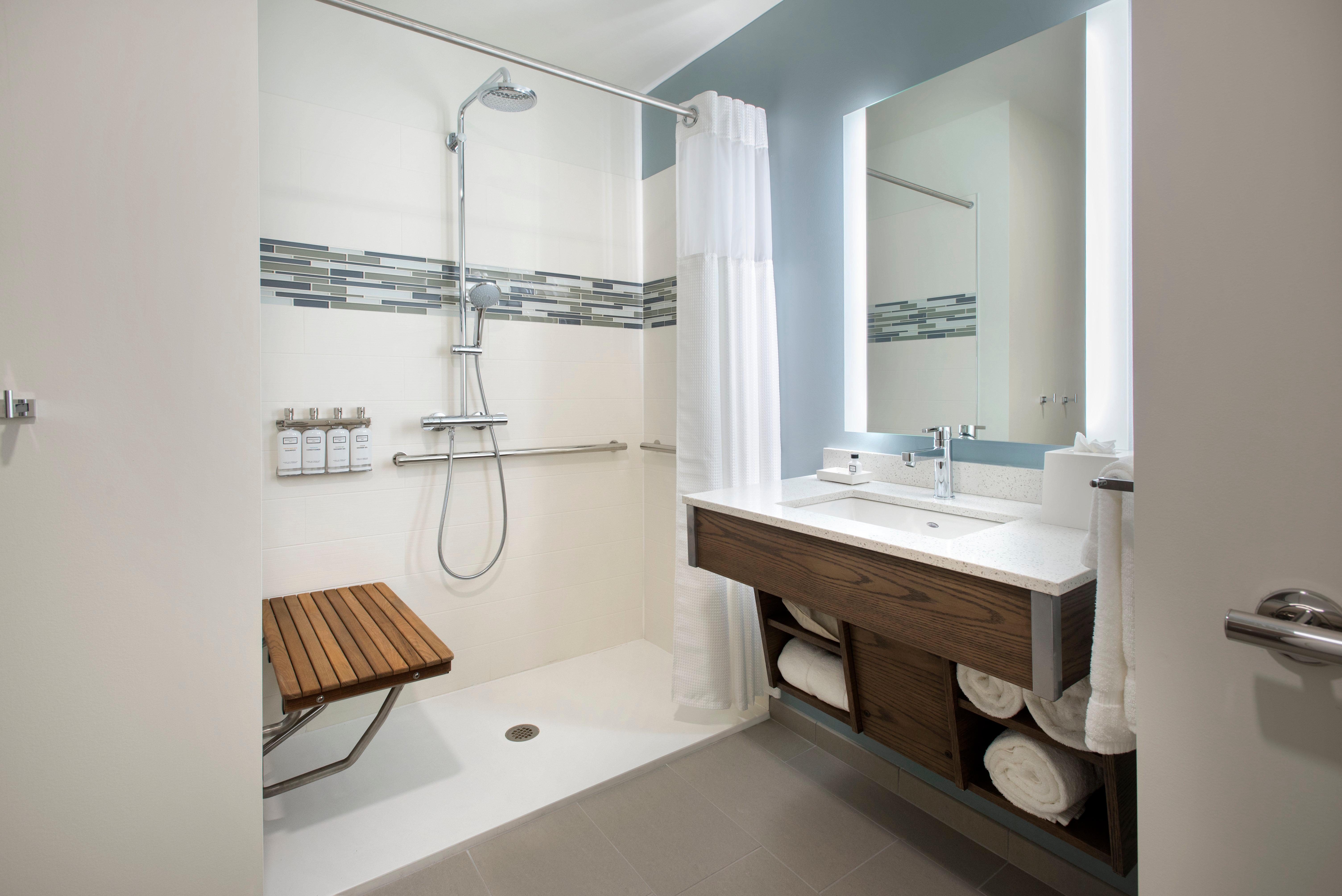 غرفة بسرير مزدوج لذوي الإعاقة، Even Hotel Pittsburgh Downtown 2/2