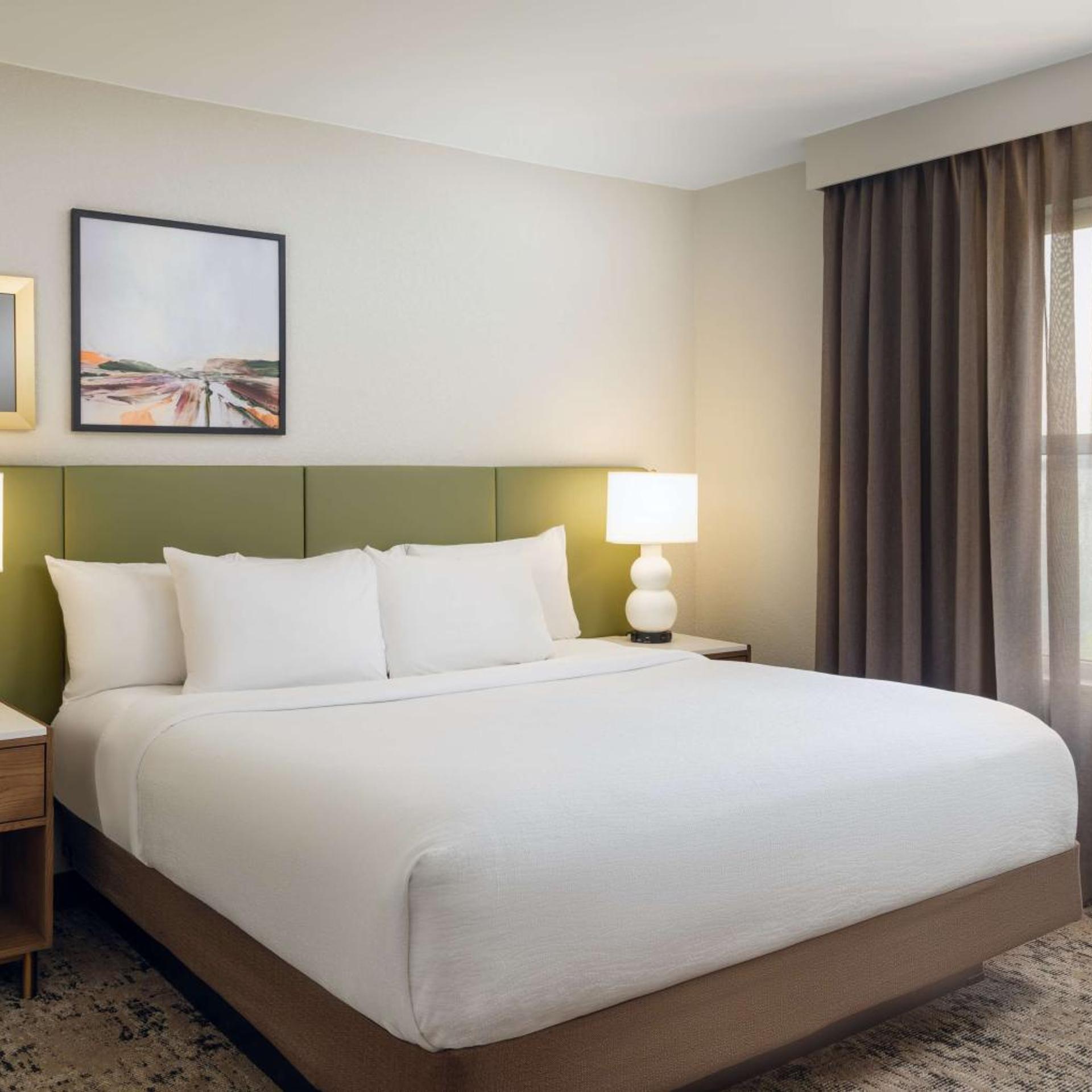 2 ROOMS, SUITE, KING BED, ACCESSIBLE