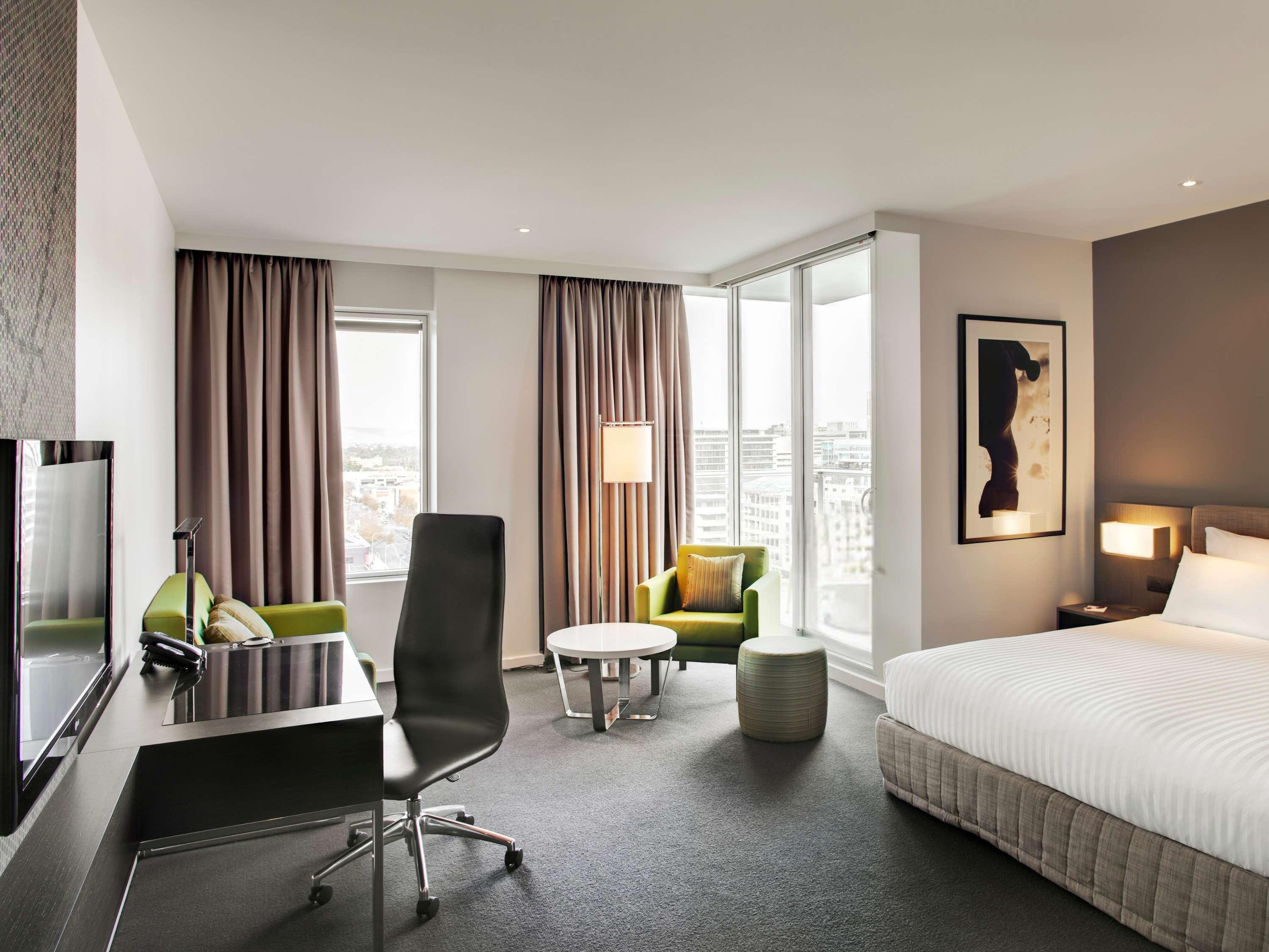 JUNIOR SUITE, KING BED, PARK VIEW, BALCONY, LOUNGE ACCESS