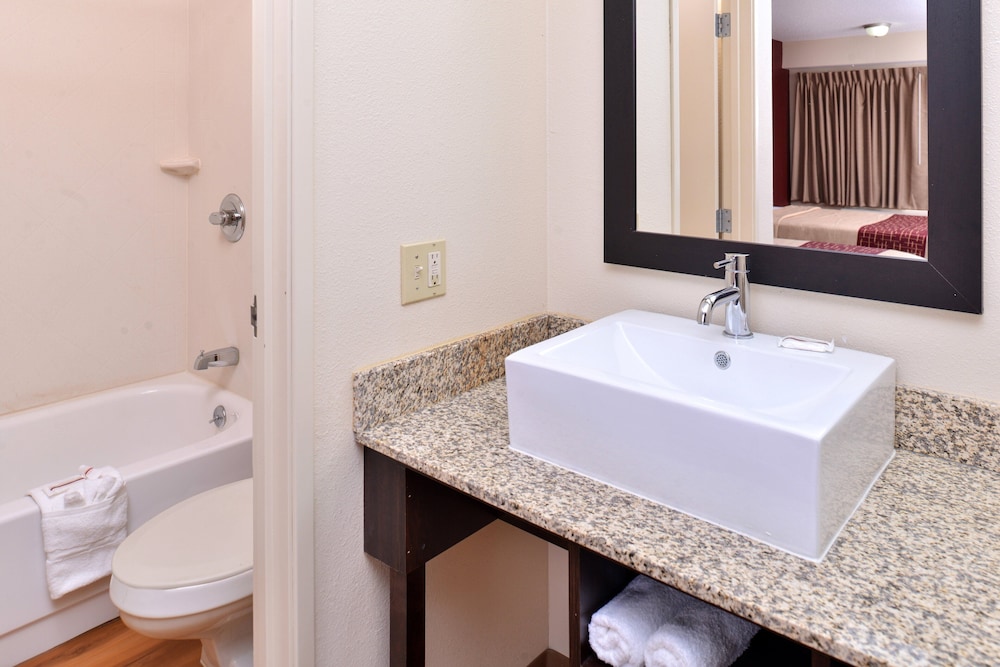 Red Roof Inn Champaign 6/23