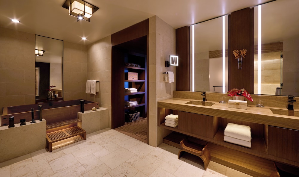 Alii, Royal, Suite, 2 King Beds