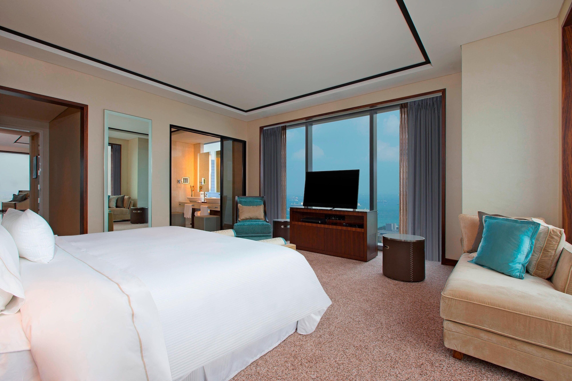 1 Bedroom, Club, Suite, King Bed, Harbour View, Corner