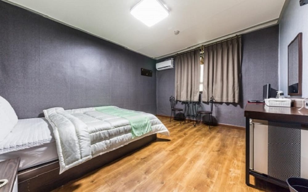 Cf Motel 14/45