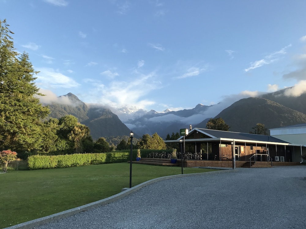 High Peaks Hotel 54/63
