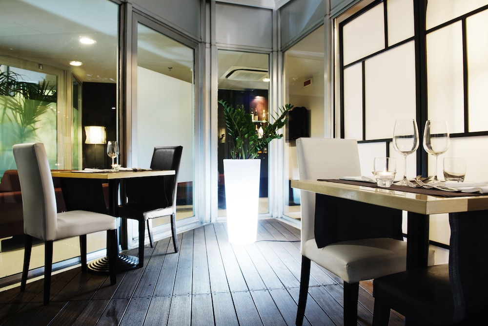 Twentyone Hotel 43/56