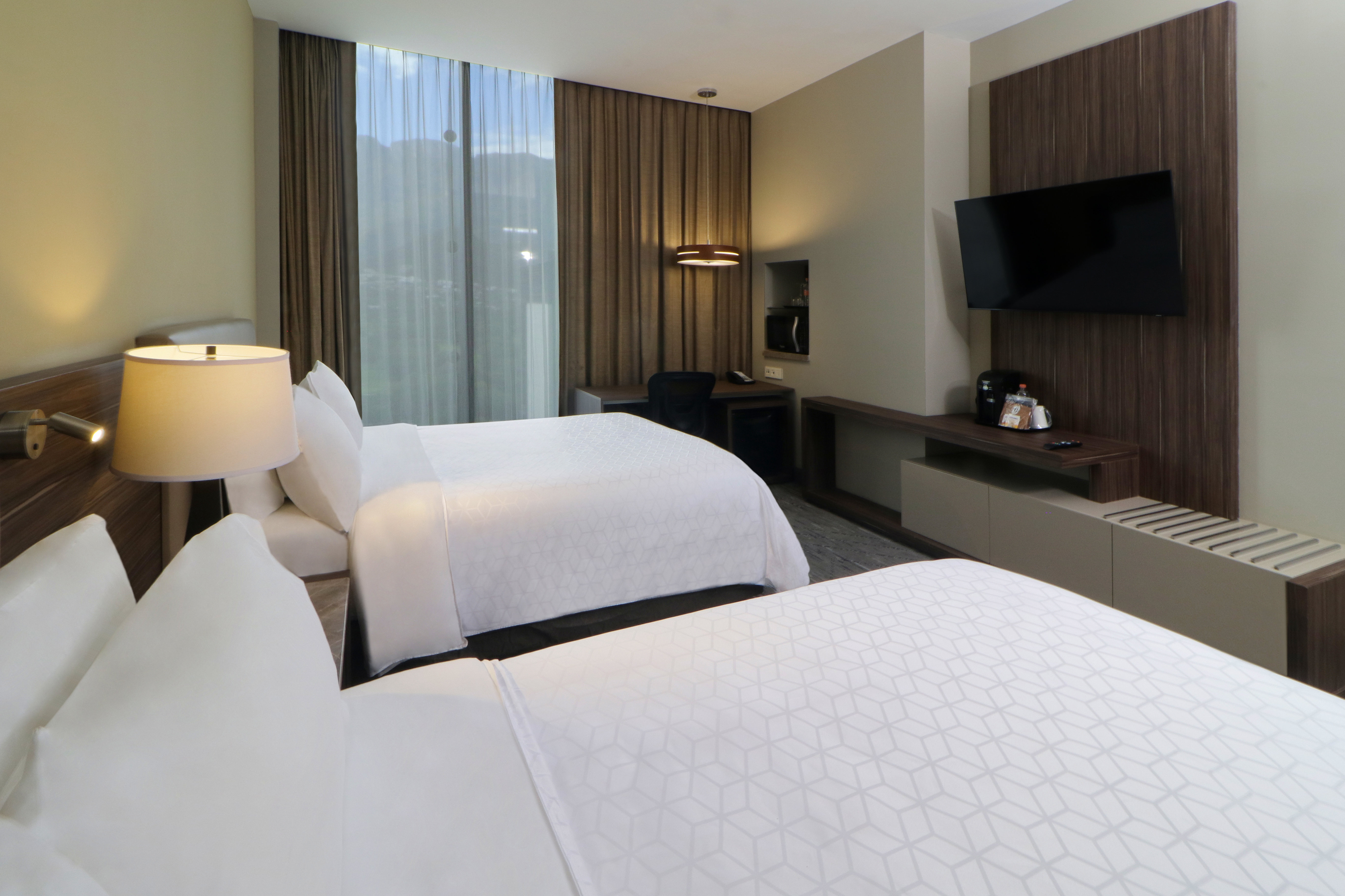 Room, 2 Queen Beds, Holiday Inn Express Suites Monterrey Valle 2/4
