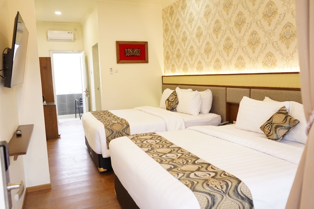 ROOM, TWIN BEDS, POOL SIDE, BALCONY