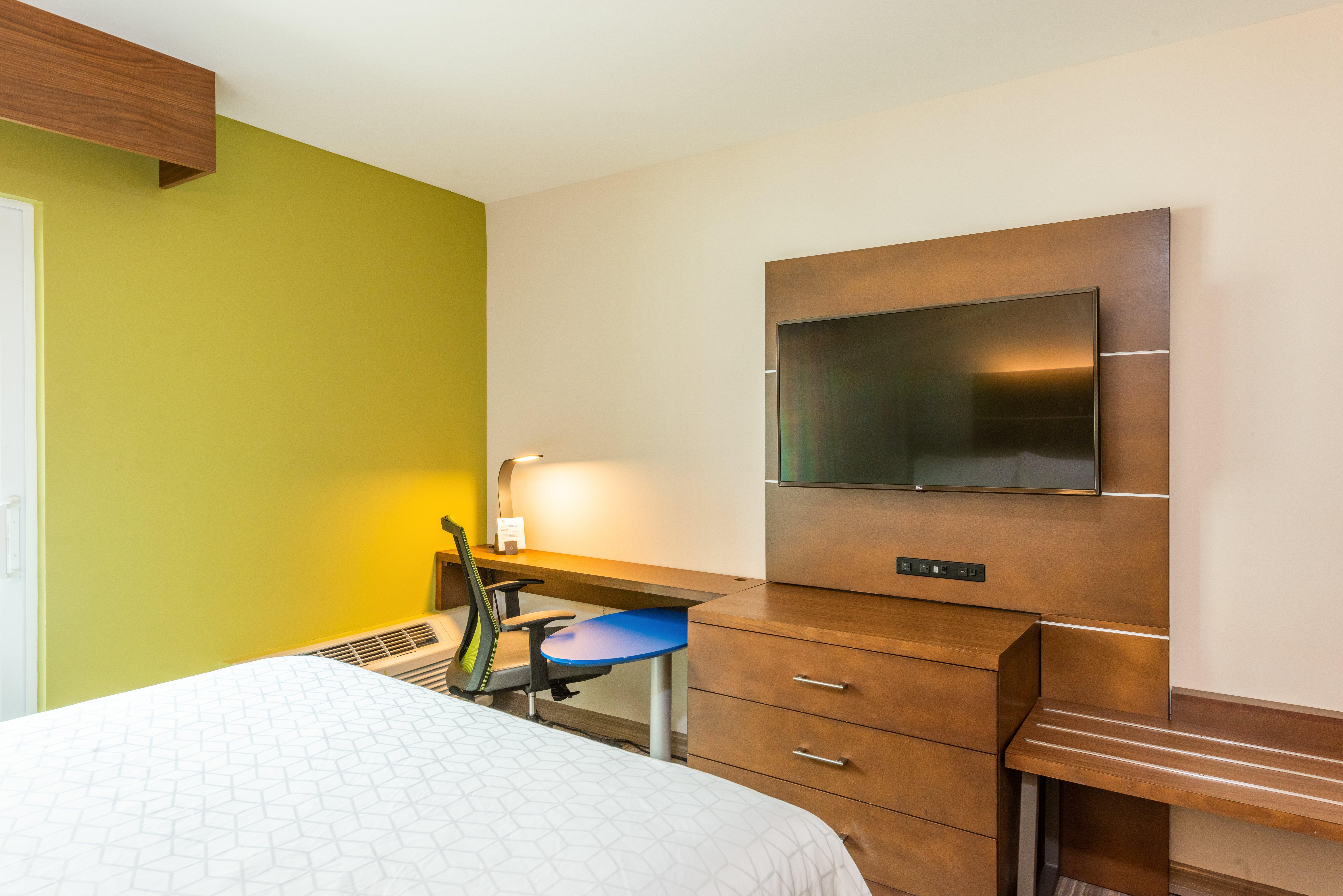 جناح بسرير مزدوج بغرفة نوم واحدة، Holiday Inn Express & Suites Bradenton West, an IHG Hotel 2/3