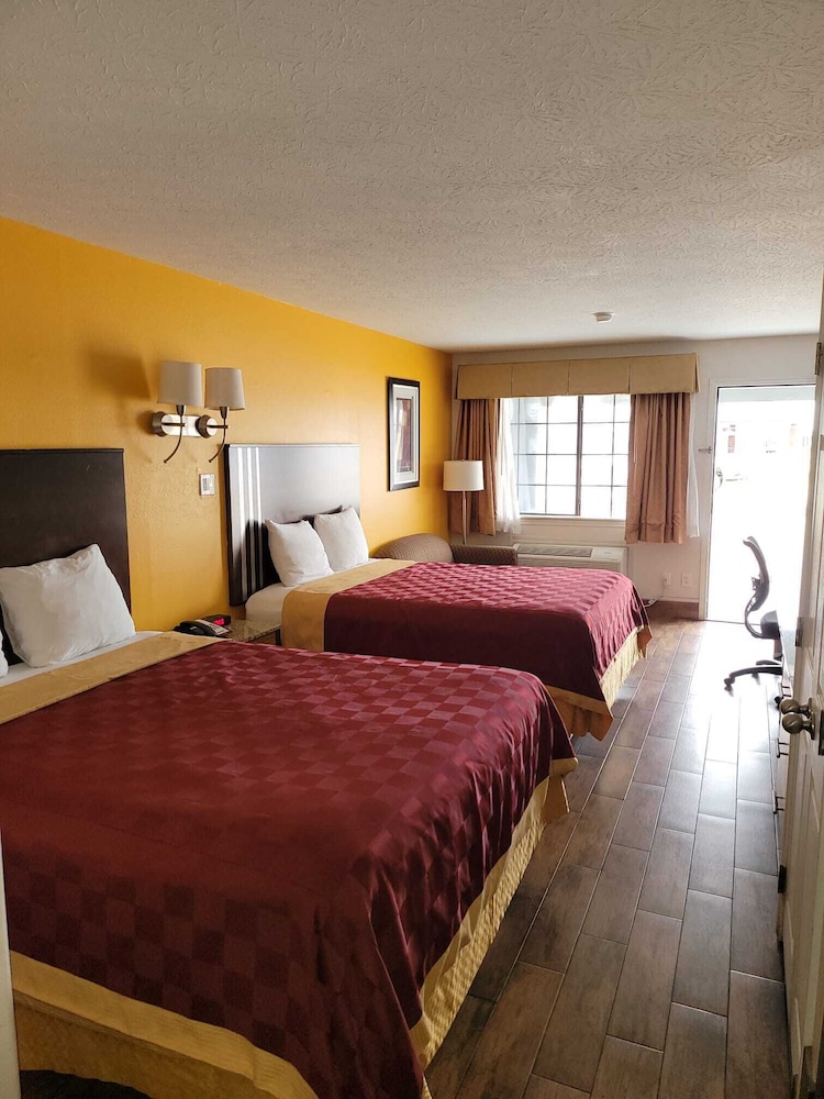 غرفة قياسية بسريرين كوين، Texas Inn & Suites Raymondville 2/10