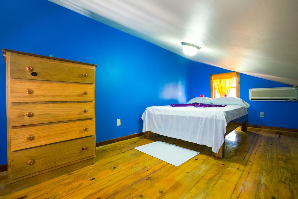 Bananarama Dive and Beach Resort 24/47